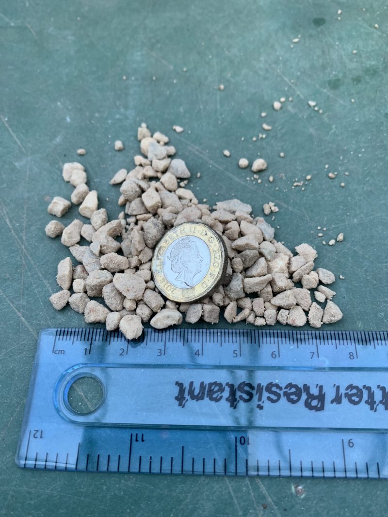 Limestone chips medium (3- 6mm) - 1 kg bag
