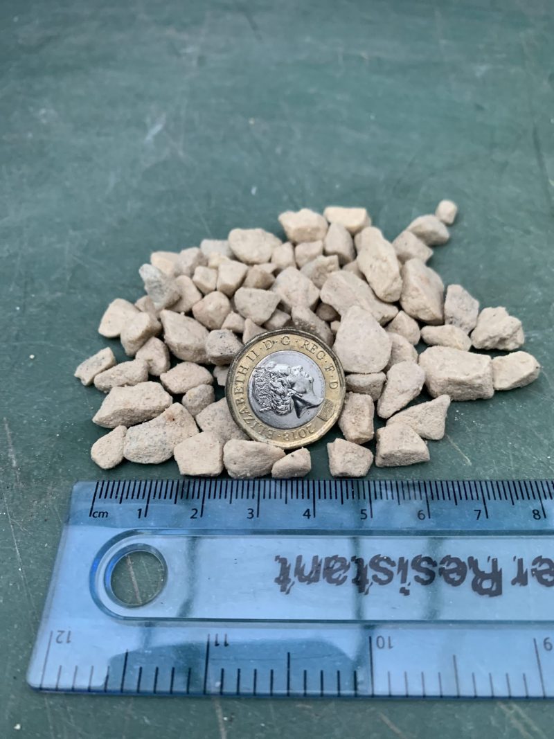 Limestone chips large (6-10mm) - 1 kg bag